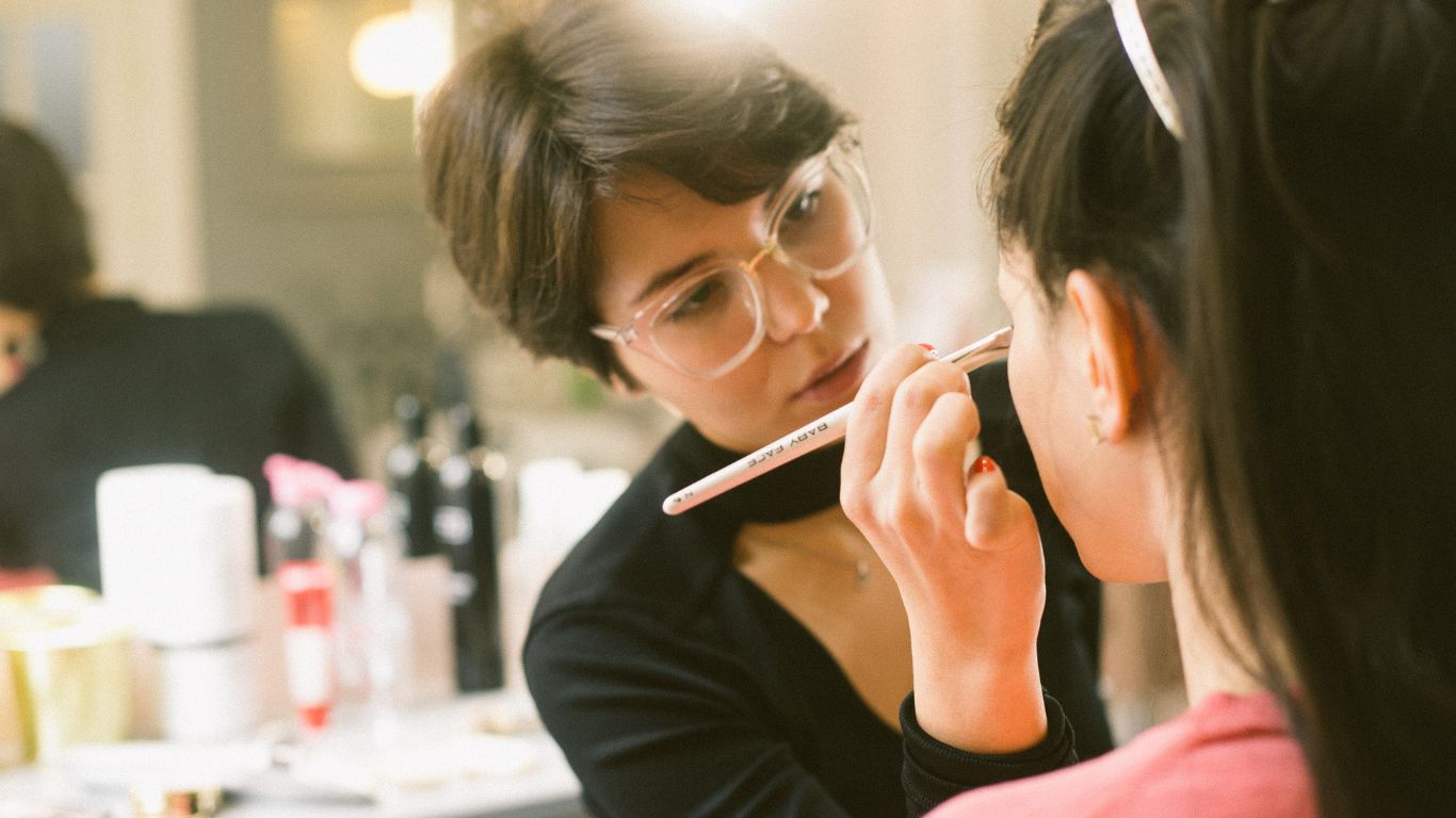 SKYN WAx bar& Beuaty Treatment makeup services